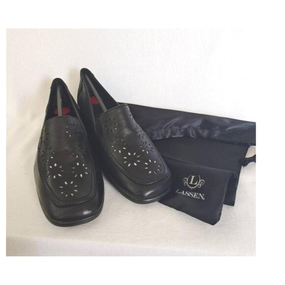 Lassen Sammie Shoes Loafers Perforated Black 6 D Wide Nappa Leather New in‎ Box